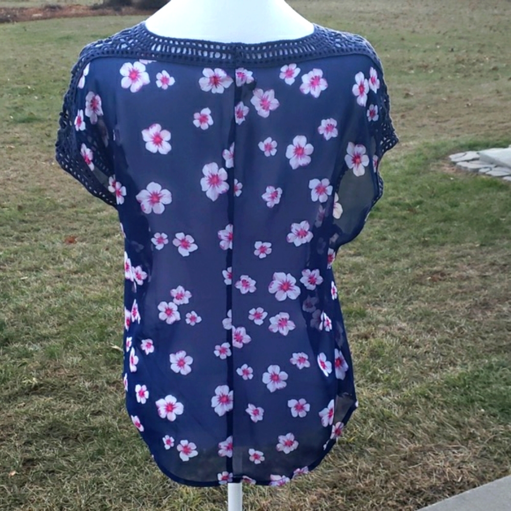 ⭐️⭐️ Candie's Short Sleeve Shirt - Girls/Teens - Picture 4 of 5